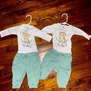 Who’s who? Twins onesie set with matching green bottoms